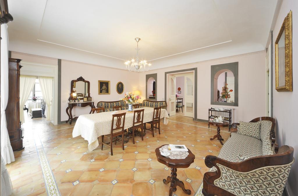 Residenza Matarazzo E Le Sue Soffitte Apartment Castellabate Phòng bức ảnh