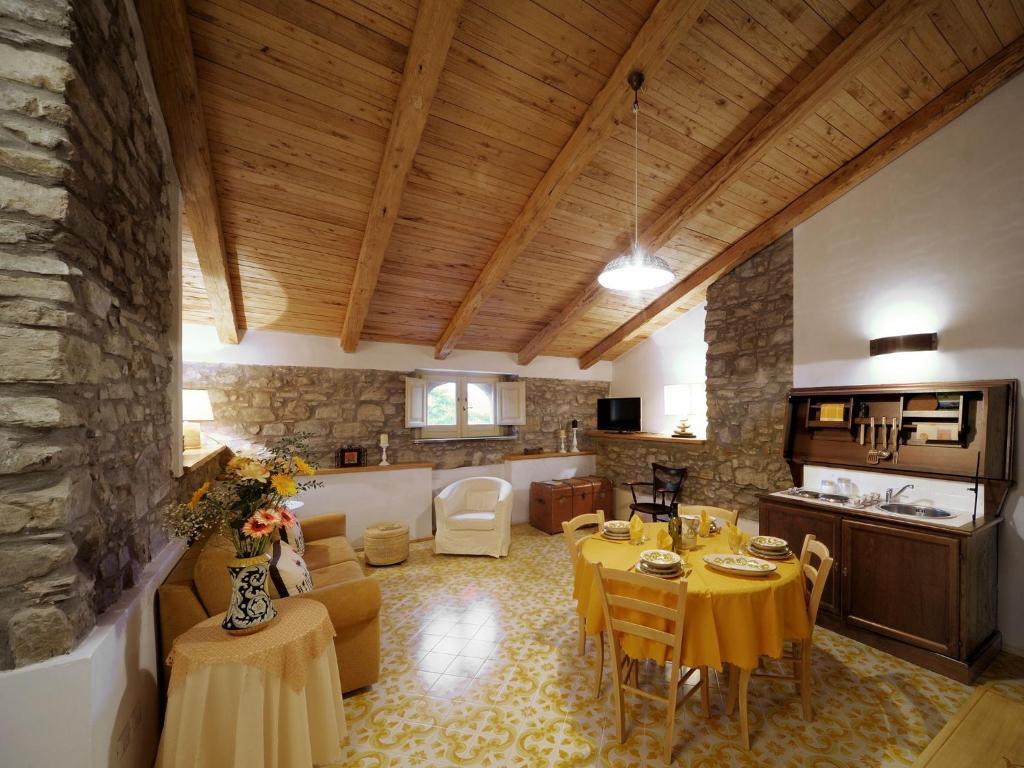 Residenza Matarazzo E Le Sue Soffitte Apartment Castellabate Phòng bức ảnh